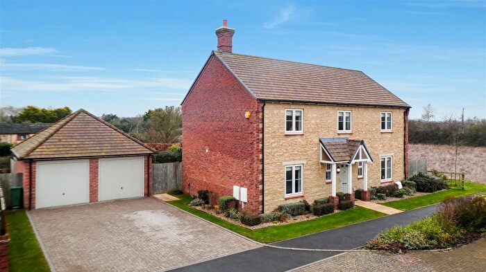 4 Bedroom Detached House For Sale In Mundays Meadow, Hanslope, Milton Keynes, MK19