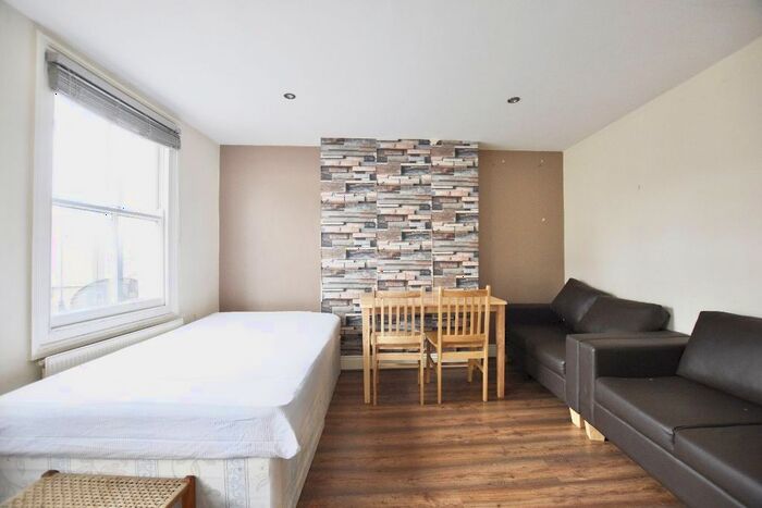 3 Bedroom Flat To Rent In Mare Street, Hackney, E8