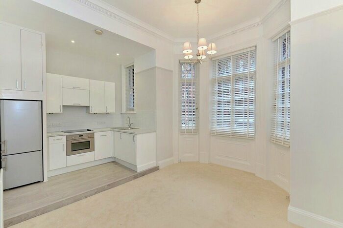 1 Bedroom Flat To Rent In Sloane Gardens, Chelsea, SW1W