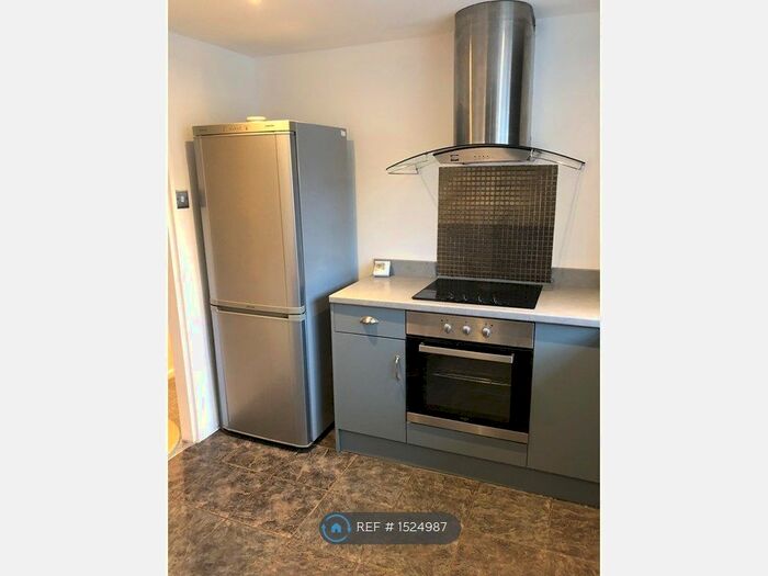 2 Bedroom Flat To Rent In Walnut Court, London, E17