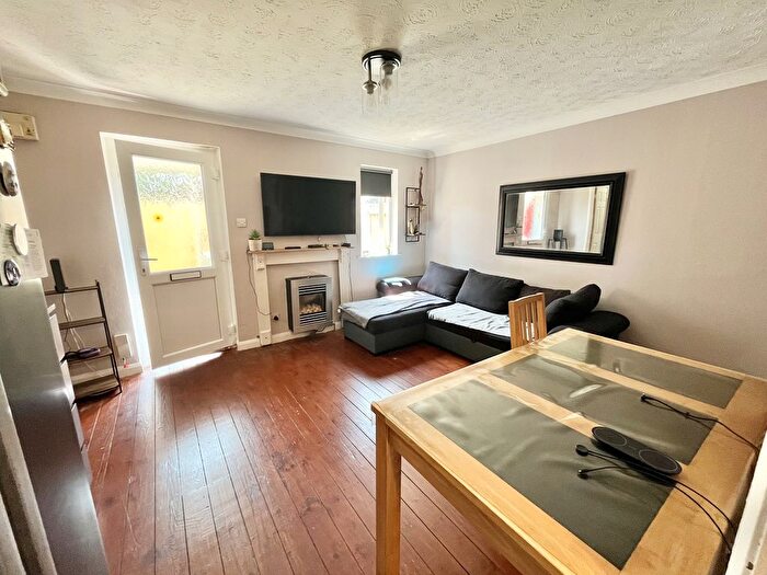 2 Bedroom End Of Terrace House For Sale In Meadowsweet Road, Creekmoor, Poole, BH17 - Photo 3