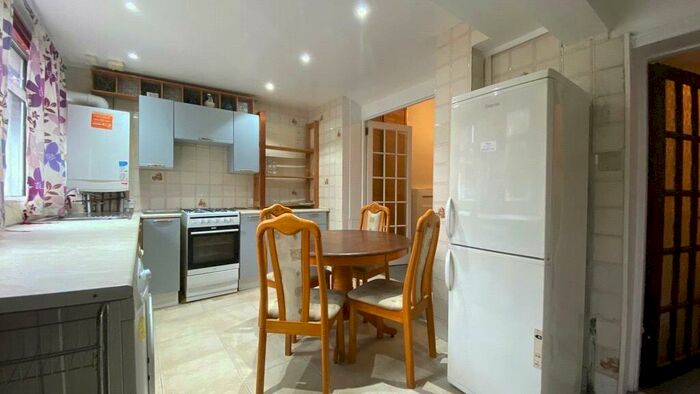 1 Bedroom Apartment To Rent In Shelburne Road, Islington, London, N7