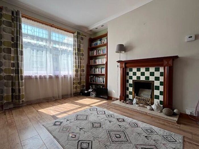 3 Bedroom Flat To Rent In Florence Street, Greenock, PA16