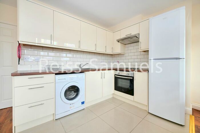 4 Bedroom Maisonette To Rent In Olney Road, London, SE17