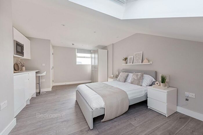 1 Bedroom Property To Rent In Room, Waldo Road, London, NW10