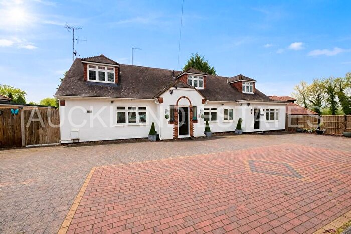 5 Bedroom Detached House For Sale In Swanland Road, Brookmans Park, AL9