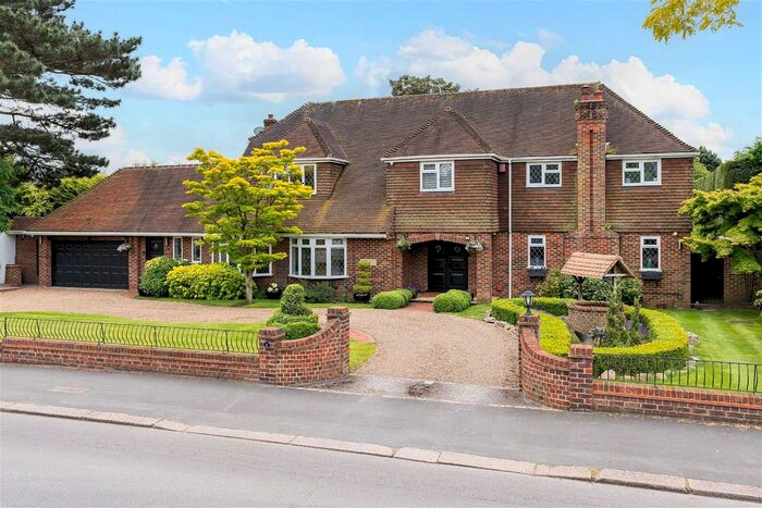5 Bedroom Detached House For Sale In Herbert Road, Hornchurch, RM11