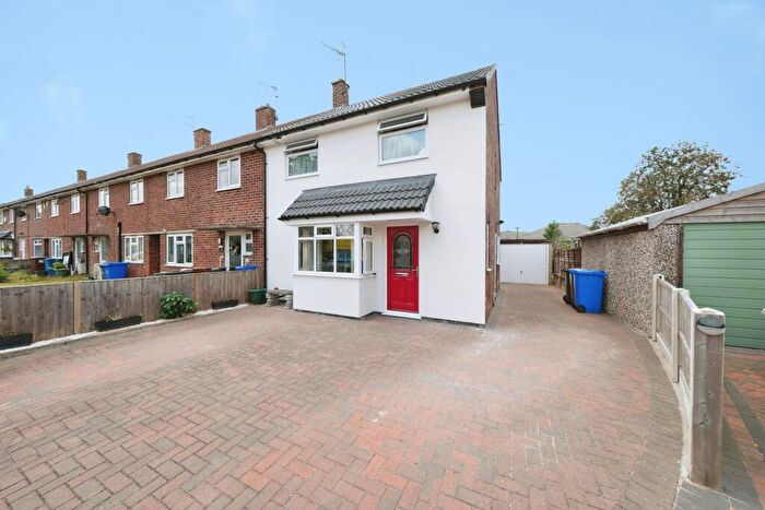 3 Bedroom End Of Terrace House For Sale In Bracken Close, Nottingham, NG10