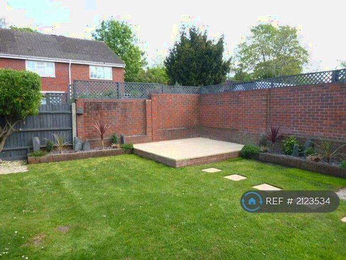 1 Bedroom Flat To Rent In Delaporte Close, Epsom, KT17