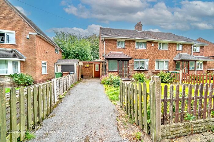 2 Bedroom Semi Detached House For Sale In Grenfell Road, Bloxwich, Walsall, WS3
