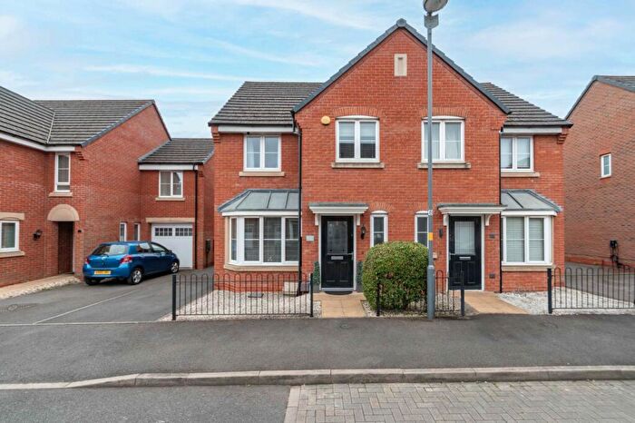 3 Bedroom Semi Detached House For Sale In Riverpark Way, Northfield, Birmingham, West Midlands, B31