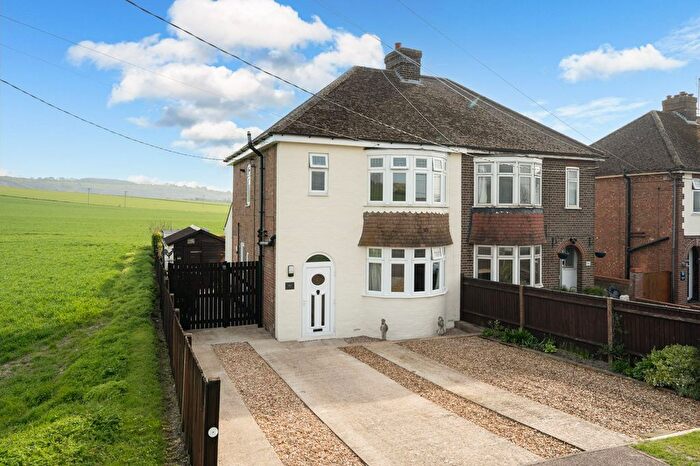 3 Bedroom Semi Detached House For Sale In Dunstable Road, Totternhoe, LU6