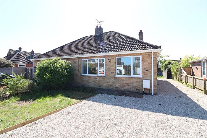 2 Bedroom Semi-Detached Bungalow For Sale In Sherbuttgate Drive, Pocklington, York, YO42