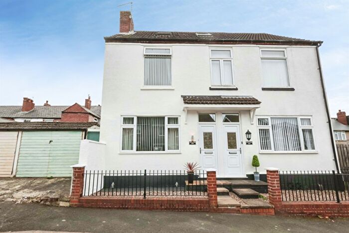 2 Bedroom Semi Detached House For Sale In Yew Tree Lane, Rowley Regis, B65