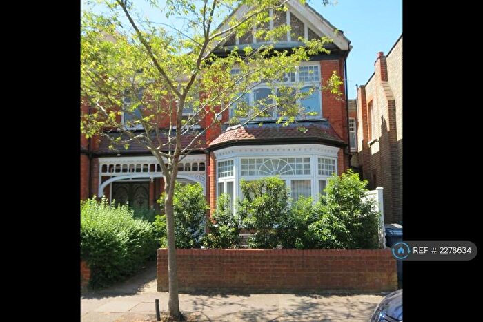 3 Bedroom Flat To Rent In Princes Avenue, London, N3