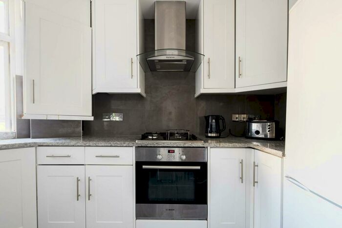 4 Bedroom Flat To Rent In Drayton Gardens, South Kensington, London, SW10