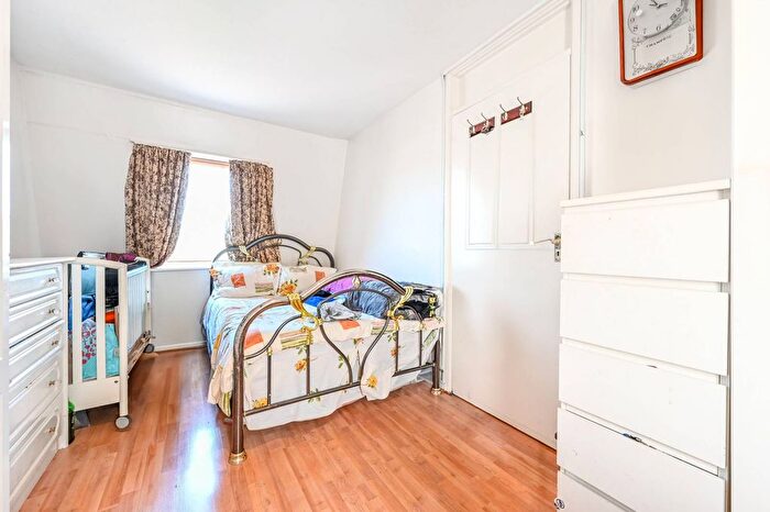 3 Bedroom Maisonette For Sale In Eade Road, Harringay, London, N4