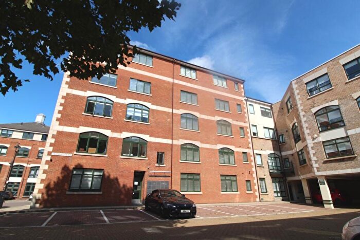 1 Bedroom Flat To Rent In Clifton Court, Corner Hall, Hemel Hempstead, Hertfordshire, HP3