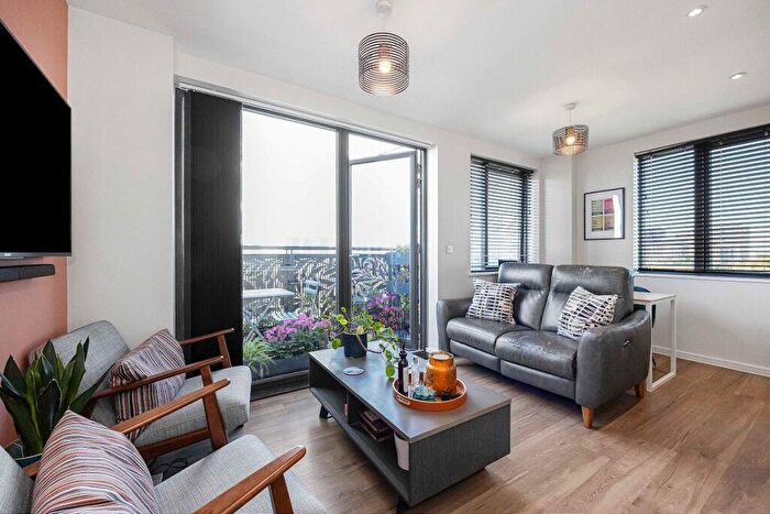 1 Bedroom Flat For Sale In Pioneer Court, Canning Town, E16