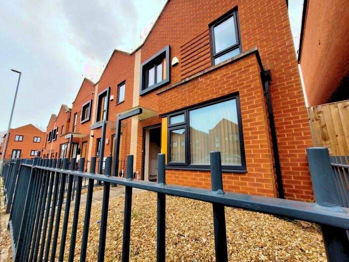 3 Bedroom Terraced House To Rent In Athole Street, M5