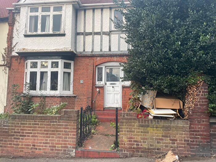 3 Bedroom Semi Detached House For Sale In Queens Road, Broadstairs, Kent, CT10