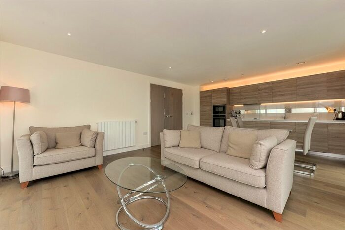 2 Bedroom Flat To Rent In Hampton Apartments, Duke Of Wellington Avenue, London, SE18