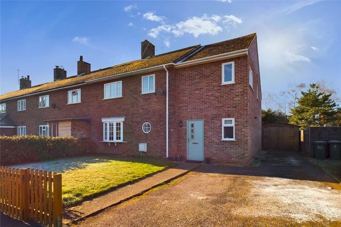 4 Bedroom Semi-Detached House For Sale In Murfitt Way, Gamlingay, Bedfordshire, SG19