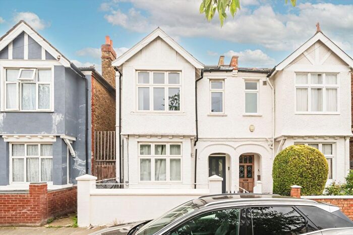 2 Bedroom Flat For Sale In Willcott Road, Acton, W3