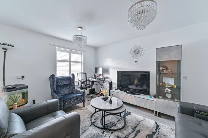 3 Bedroom End Terrace House For Sale In Crane Street, Peckham, London, SE15