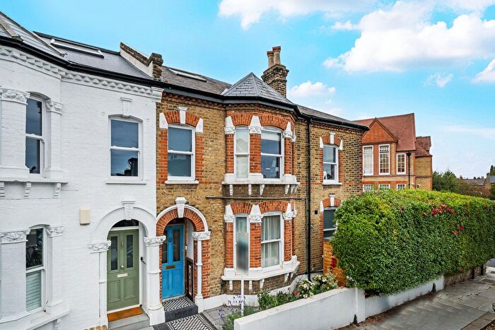 2 Bedroom Flat For Sale In Goodrich Road, London, SE22