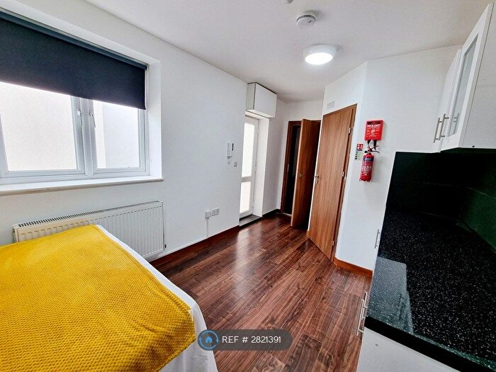 Studio To Rent In Chalvey Road East, Slough, SL1