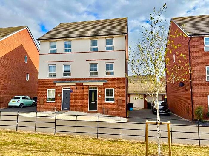 3 Bedroom Semi-detached House For Sale In Topiary Road, Weddington, Nuneaton, CV10