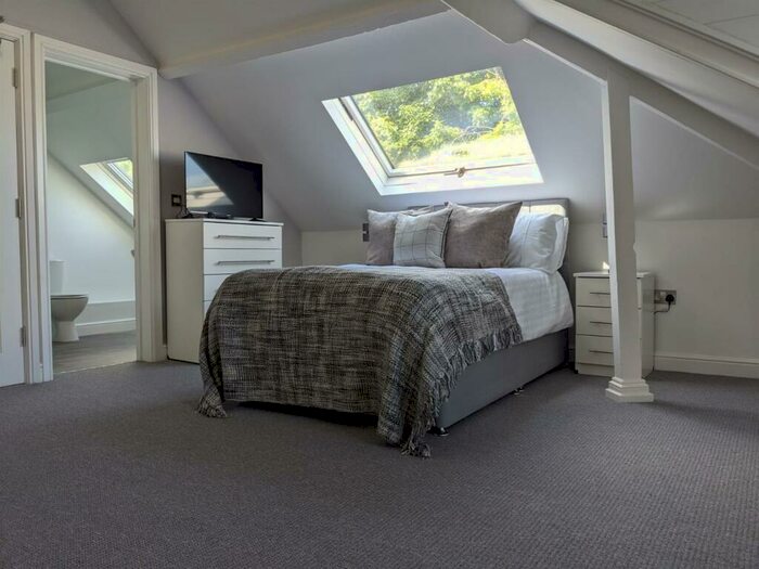 9 Bedroom Semi-Detached House To Rent In Uttoxeter New Road, Derby, DE22