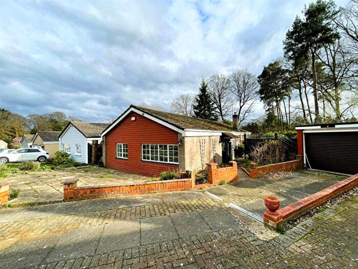 2 Bedroom Bungalow For Sale In Lockwood Close, Farnborough, GU14