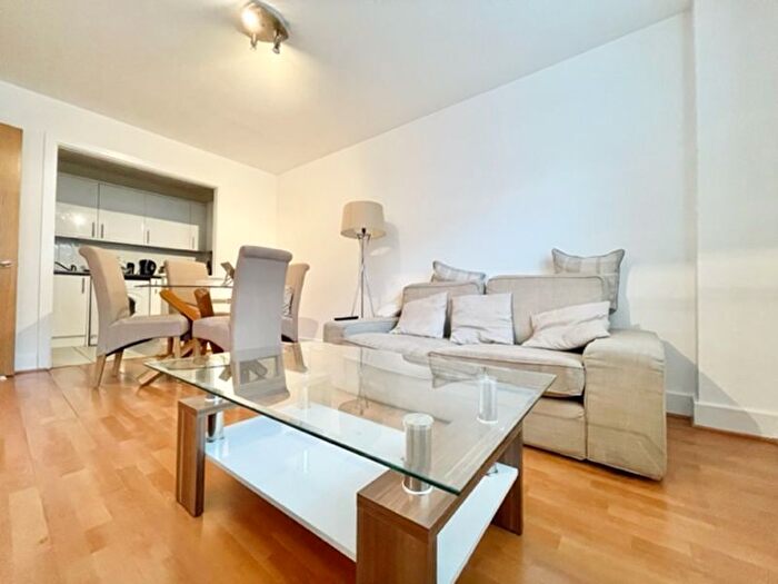 1 Bedroom Flat To Rent In Skyline Plaza Building, Commercial Road, E1