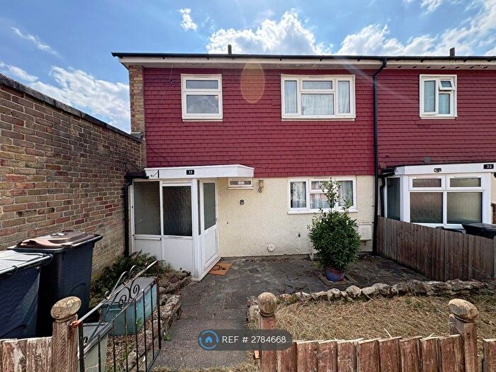 3 Bedroom End Of Terrace House To Rent In Oak Bank, Croydon, CR0