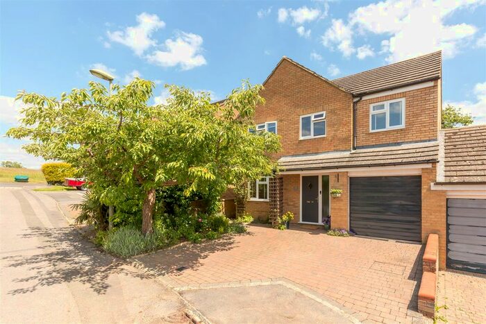 4 Bedroom Detached House For Sale In Holliers Crescent, Middle Barton, Chipping Norton, OX7