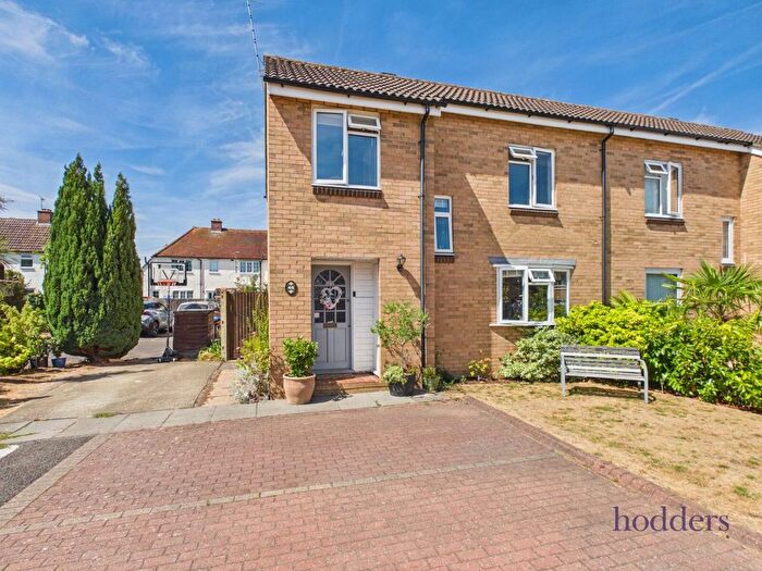 3 Bedroom End Of Terrace House For Sale In Emley Road, Addlestone, Surrey, KT15