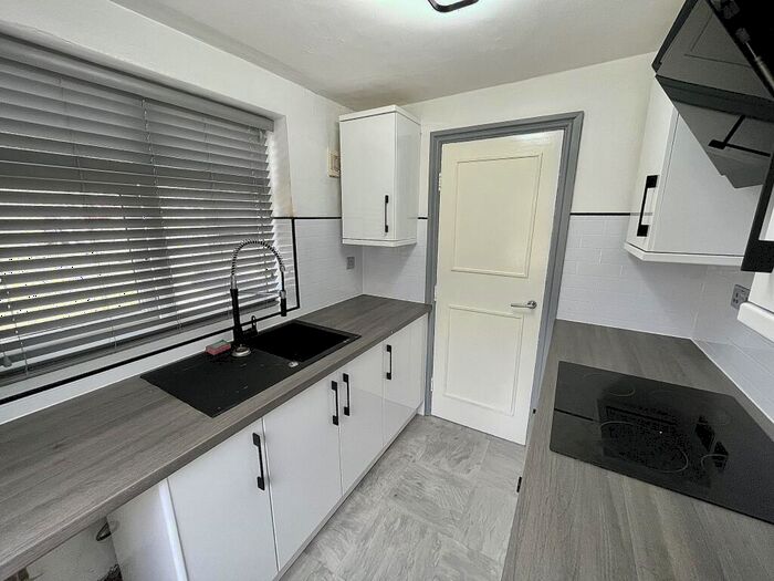 3 Bedroom Apartment To Rent In Mount Pleasant, Waterloo, L22