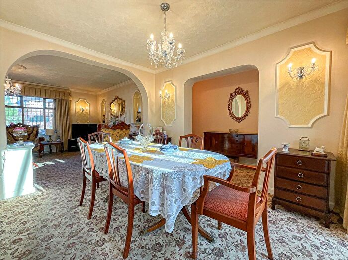 3 Bedroom Bungalow For Sale In Amington Road, Tamworth, Staffordshire, B77