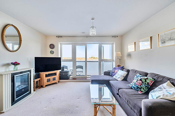 1 Bedroom Apartment For Sale In Lifeboat Quay, Poole, Dorset, BH15