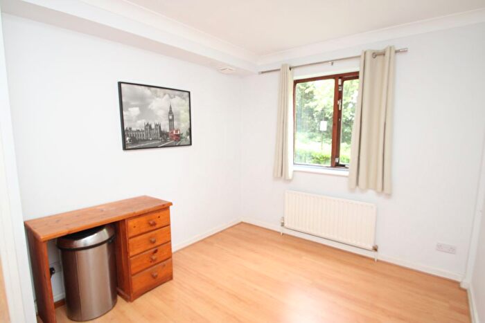 2 Bedroom Flat To Rent In Campion Close, Croydon, CR0