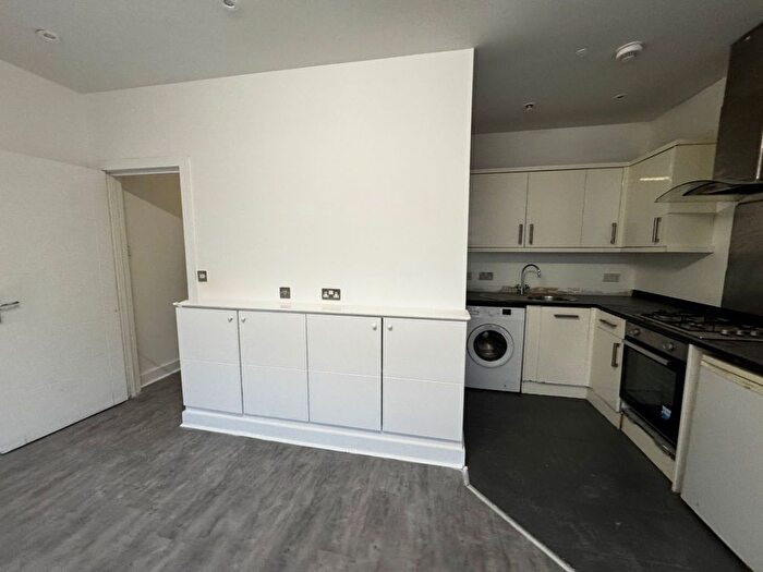 1 Bedroom Flat To Rent In High Street, Sutton, SM1