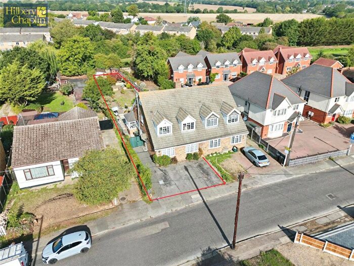 4 Bedroom Semi-Detached House For Sale In High Road North, Laindon, Basildon, Essex, SS15