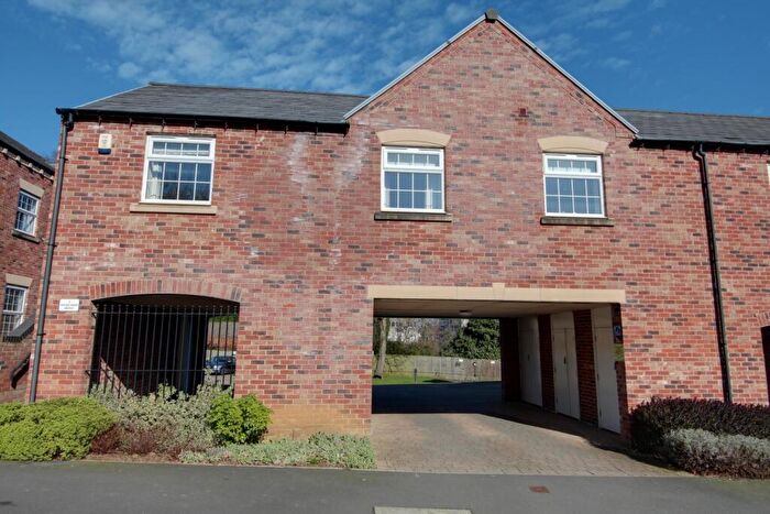 2 Bedroom Flat For Sale In Woodlands Grove, Leeds, LS16