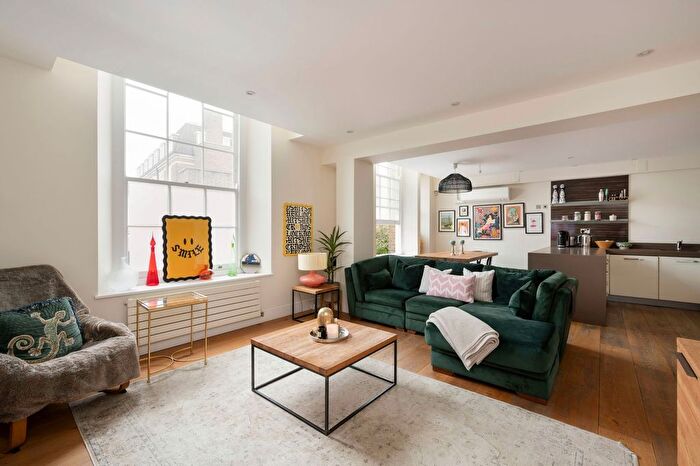 3 Bedroom Flat To Rent In Grafton Square, Clapham Old Town, SW4