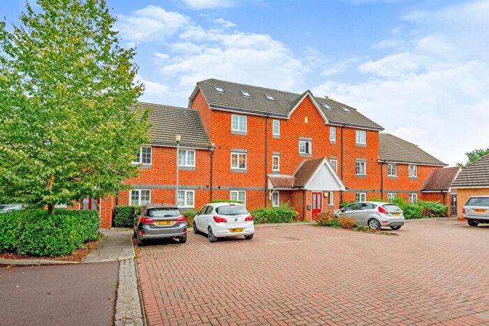 2 Bedroom Apartment For Sale In Tilers Close, Merstham, Redhill, RH1
