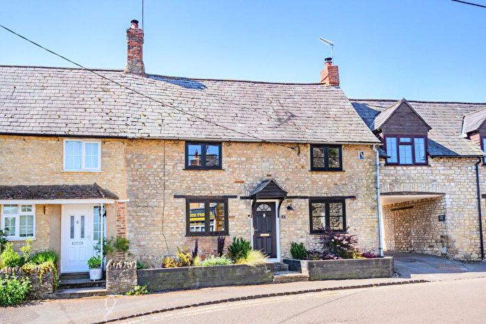 3 Bedroom Cottage For Sale In Stocks Hill, Silverstone, Northamptonshire, NN12