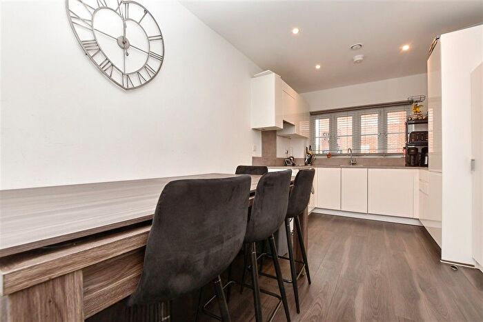 3 Bedroom Terraced House For Sale In Dover Road, Tadworth, Surrey, KT20