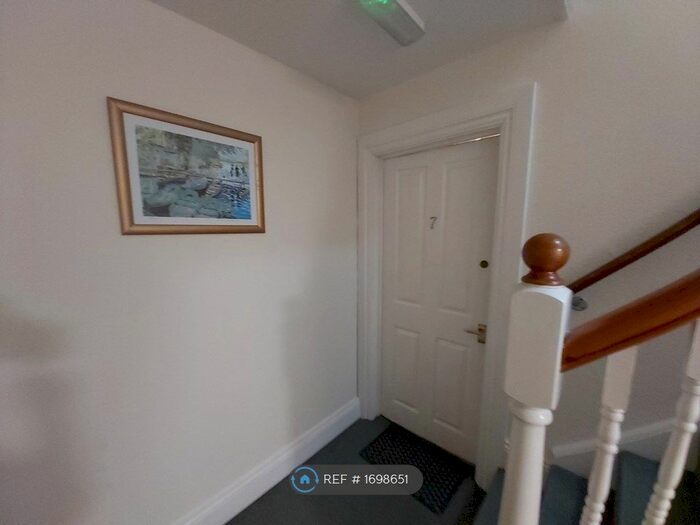 1 Bedroom Flat To Rent In Clifton Terrace, Taunton, TA2